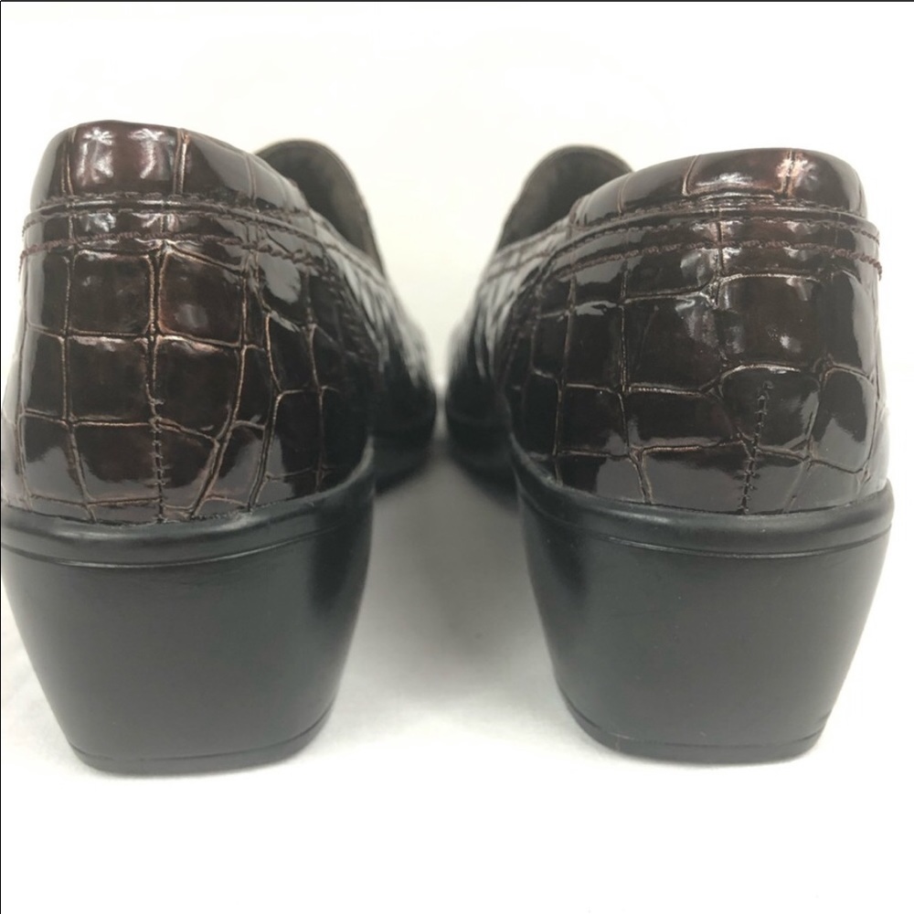 Clarks Bendable Alligator Print Slip On Shoes 9w - image 5